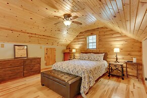 Rustic Cabin w/ Hot Tub - 7 Miles to Hocking Hills