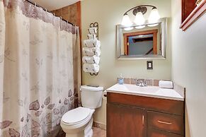 Rustic Cabin w/ Hot Tub - 7 Miles to Hocking Hills