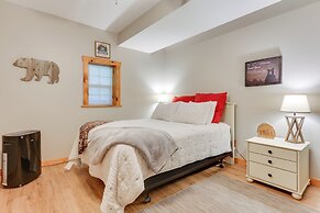 Rustic Cabin w/ Hot Tub - 7 Miles to Hocking Hills