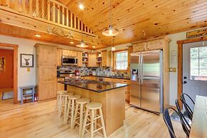 Rustic Cabin w/ Hot Tub - 7 Miles to Hocking Hills