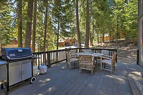 North Lake Tahoe Cabin: 4 Mi to the Beach!