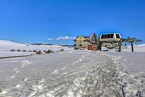 Ski-in/out Granby Home w/ Gas Grill & Fire Pit!