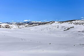 Ski-in/out Granby Home w/ Gas Grill & Fire Pit!