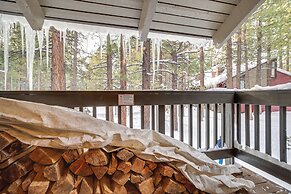 Mammoth Lakes Condo ~ 5 Mi to Mammoth Mtn!