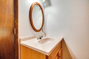 Mammoth Lakes Condo ~ 5 Mi to Mammoth Mtn!