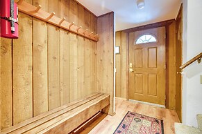 Mammoth Lakes Condo ~ 5 Mi to Mammoth Mtn!