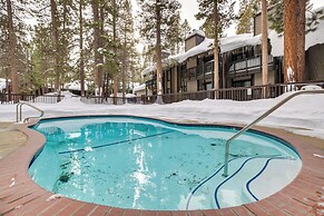 Mammoth Lakes Condo ~ 5 Mi to Mammoth Mtn!