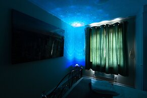 Escape The Matrix - 2 Bed Flat in City Centre