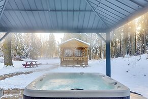 Columbia Falls Private Retreat: Pool Table & Deck!
