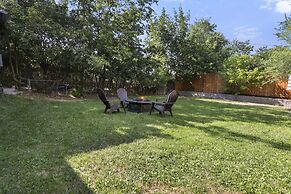 Cozy Montana Retreat w/ Fire Pit & Mountain Views!