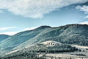 Cozy Montana Retreat w/ Fire Pit & Mountain Views!
