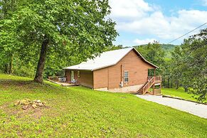 'creekside Hideaway' w/ Fire Pit + Creek Access!