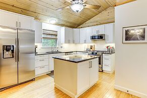 'creekside Hideaway' w/ Fire Pit + Creek Access!