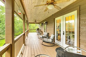 'creekside Hideaway' w/ Fire Pit + Creek Access!