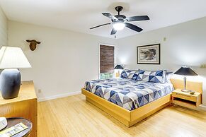 'creekside Hideaway' w/ Fire Pit + Creek Access!