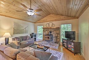 'creekside Hideaway' w/ Fire Pit + Creek Access!