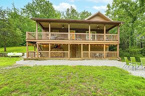 'creekside Hideaway' w/ Fire Pit + Creek Access!