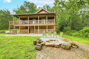 'creekside Hideaway' w/ Fire Pit + Creek Access!