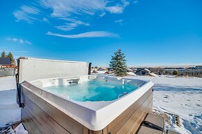 Red Lodge Townhome w/ Hot Tub & Mountain Views!