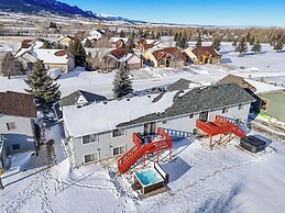 Red Lodge Townhome w/ Hot Tub & Mountain Views!