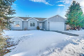 Red Lodge Townhome w/ Hot Tub & Mountain Views!