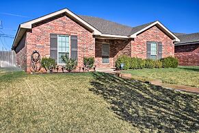 Amarillo Abode w/ Sunroom ~ 4 Mi to Downtown!