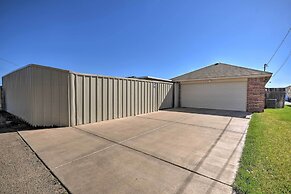 Amarillo Abode w/ Sunroom ~ 4 Mi to Downtown!