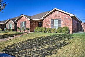 Amarillo Abode w/ Sunroom ~ 4 Mi to Downtown!
