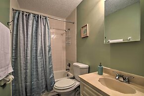 Indian Shores Townhome w/ Pool Access & Kayaks!