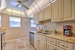 Indian Shores Townhome w/ Pool Access & Kayaks!