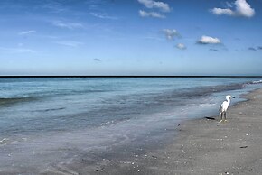 Indian Shores Townhome w/ Pool Access & Kayaks!