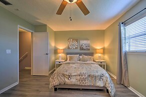 Indian Shores Townhome w/ Pool Access & Kayaks!