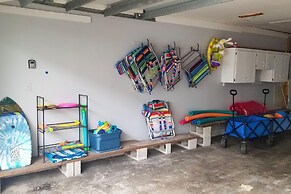 Indian Shores Townhome w/ Pool Access & Kayaks!