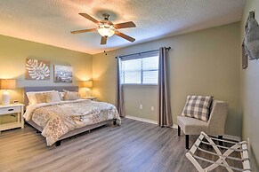 Indian Shores Townhome w/ Pool Access & Kayaks!