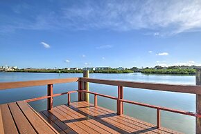 Indian Shores Townhome w/ Pool Access & Kayaks!