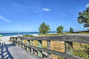 Indian Shores Townhome w/ Pool Access & Kayaks!