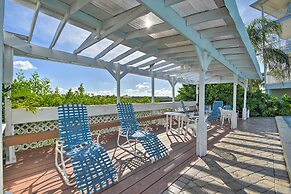 Indian Shores Townhome w/ Pool Access & Kayaks!