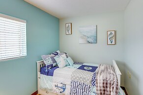 Waterfront Bass Island Retreat w/ Balcony + TV