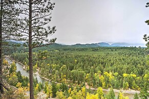 Mountain Views & Pool Access: Cle Elum Condo!