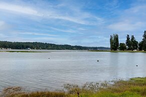 Waterfront Allyn Home With Fire Pit + 2 Kayaks!