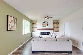 Waterfront Allyn Home With Fire Pit + 2 Kayaks!