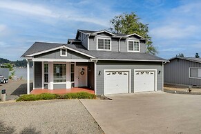 Waterfront Allyn Home With Fire Pit + 2 Kayaks!