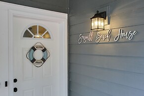 Waterfront Allyn Home With Fire Pit + 2 Kayaks!