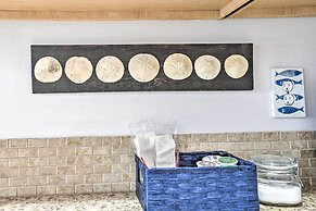 Dog-friendly Canalfront Condo in Ocean Shores