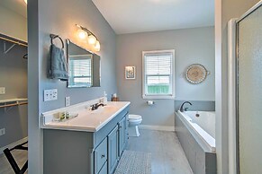 Remarkable Yakima Getaway w/ Pool & Hot Tub!