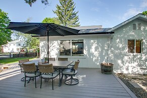 Cozy Coeur D'alene Getaway w/ Fire Pit, Near Dtwn