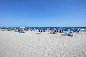 Bay Watch Condo w/ Oceanfront Balcony & Beach View