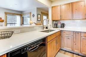 Cozy Mtn Condo: Walk to Quicksilver Lift & Dtwn!