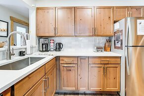 Cozy Mtn Condo: Walk to Quicksilver Lift & Dtwn!