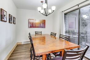 Cozy Mtn Condo: Walk to Quicksilver Lift & Dtwn!